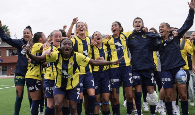 Fenerbahçe-Galatasaray Derbisi Sosyal Medyayı Salladı!