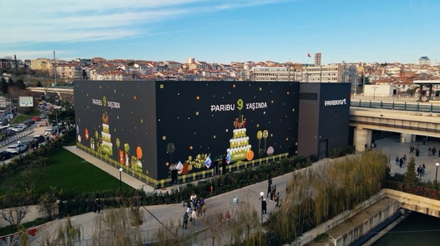 Uygulama ekranından, “Yeni bir sahne, yeni bir ifade dünyası” Paribu Art’a uzanan kutlama: Paribu 9 yaşında